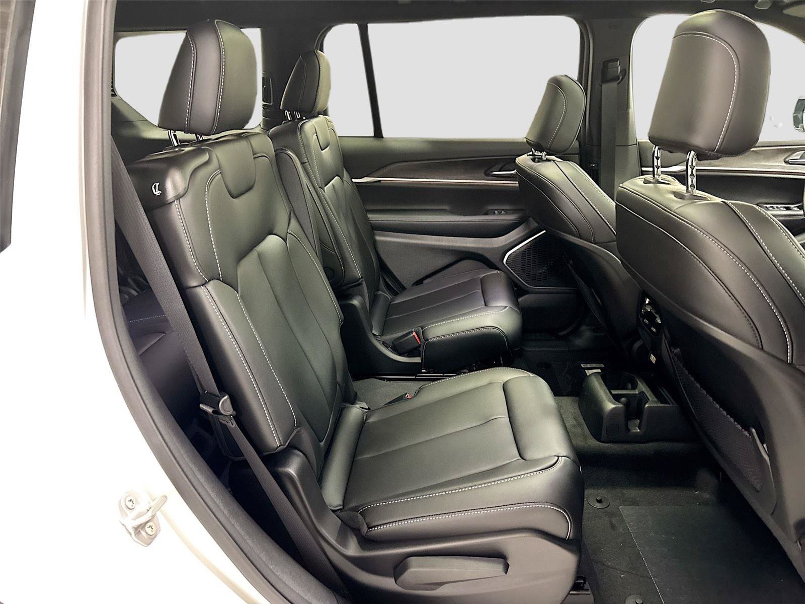 New 2026 Jeep Grand Cherokee L Limited AWD/4WD image 29