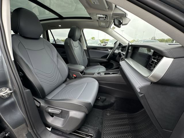 New 2026 Volkswagen Tiguan SE FWD image 28