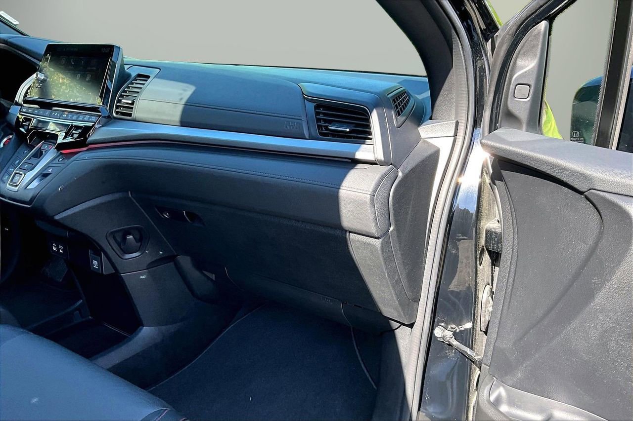 Used 2025 Honda Odyssey Sport-L image 19