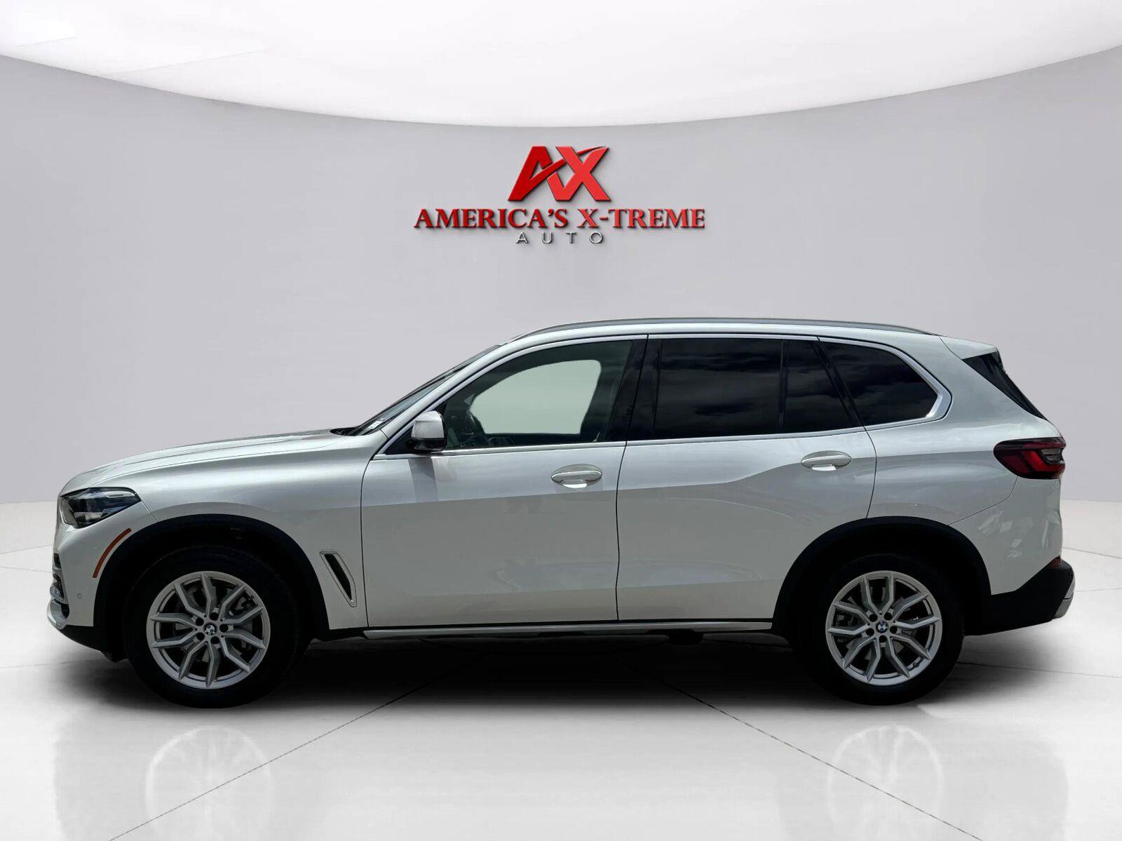 Used 2022 BMW X5 xDrive40i w/ Premium Package AWD/4WD image 2