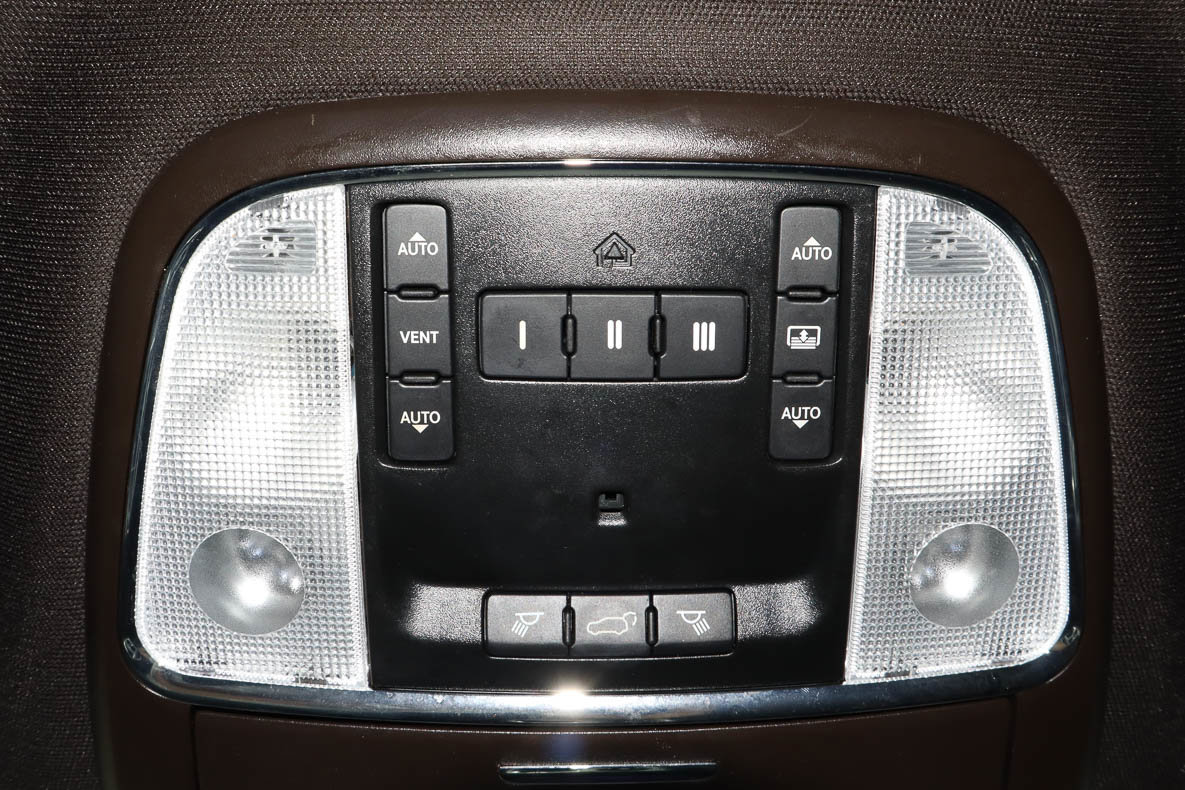 Used 2019 Jeep Grand Cherokee Overland AWD/4WD image 33