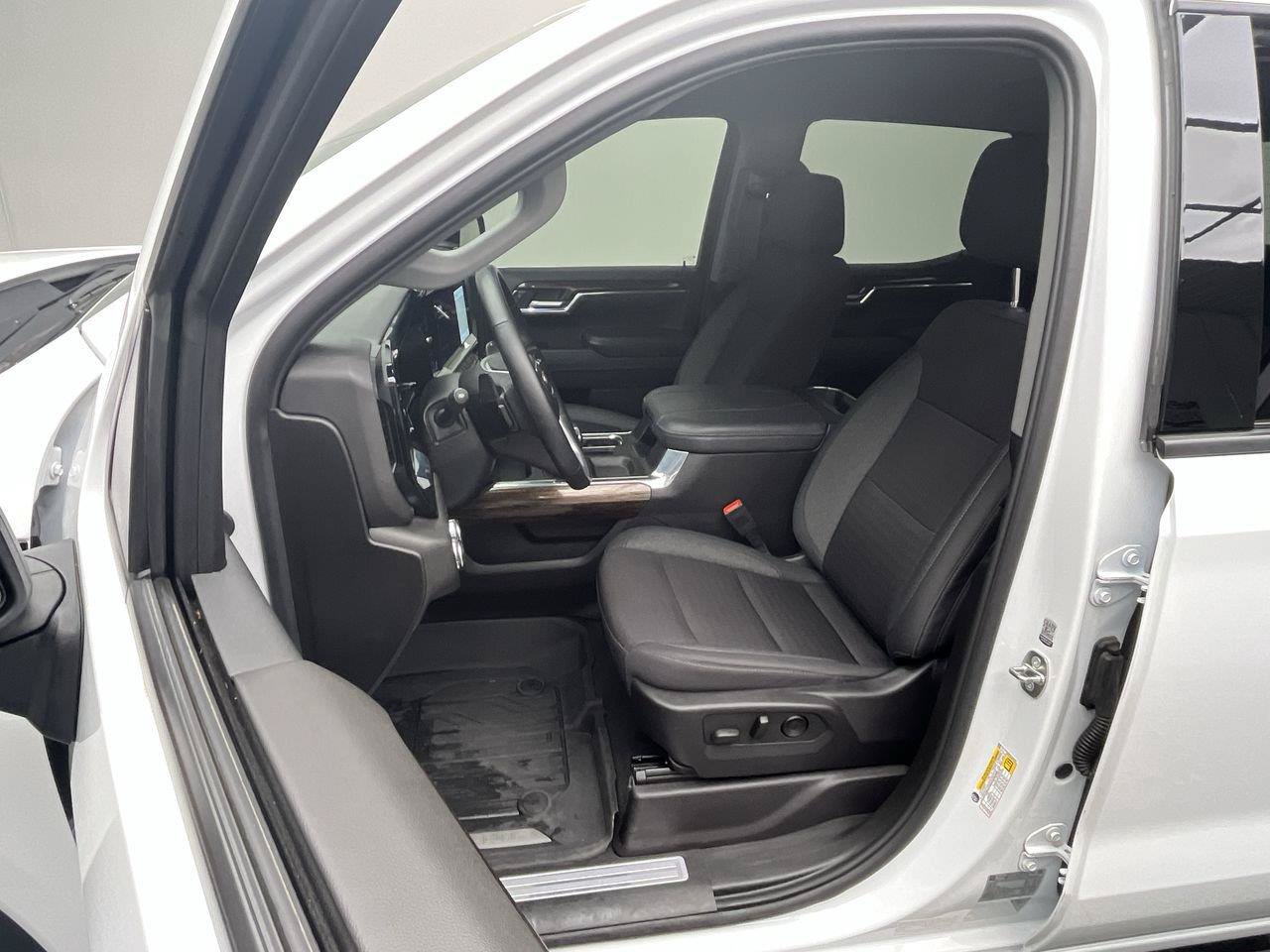 Certified 2024 GMC Sierra 1500 Elevation w/ LPO, Elevation Black Package AWD/4WD image 10