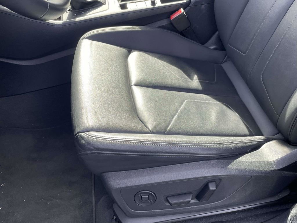 Used 2025 Audi Q3 2.0T Premium image 16