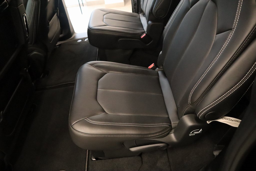 New 2026 Chrysler Pacifica Select image 15