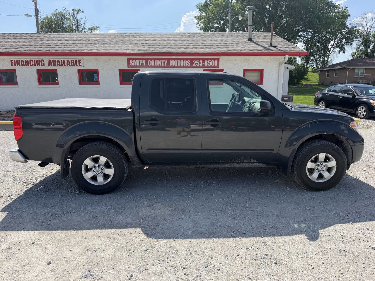 Used 2012 Nissan Frontier SV w/ SV Premium Utility Pkg AWD/4WD image 2