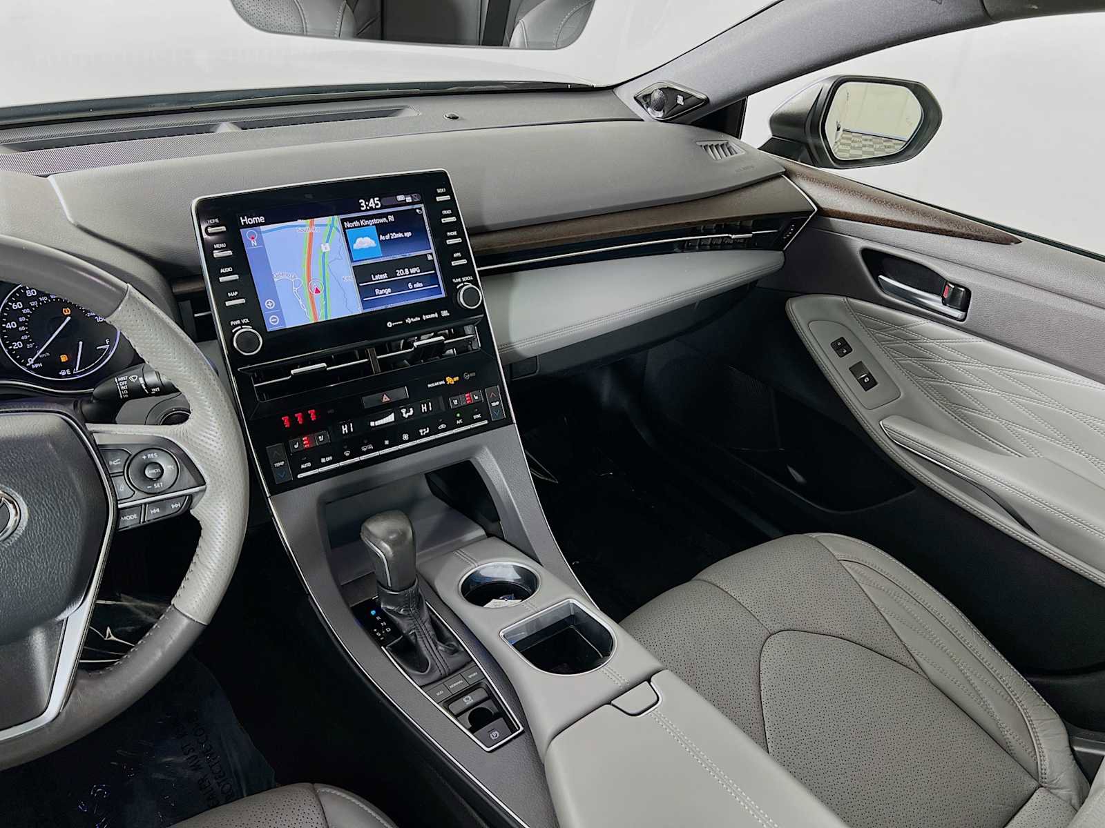 Used 2019 Toyota Avalon Limited image 25