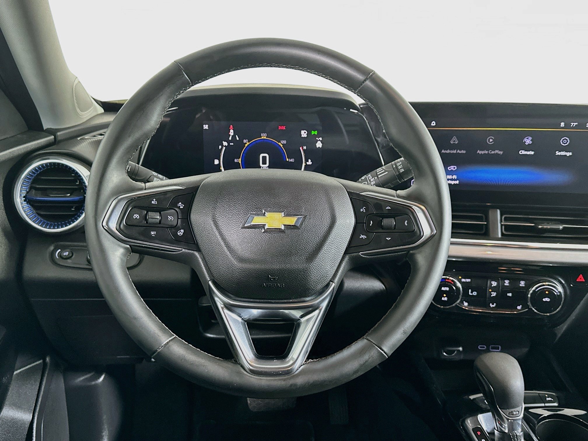 Used 2026 Chevrolet Trax LT w/ LT Convenience Package FWD image 17