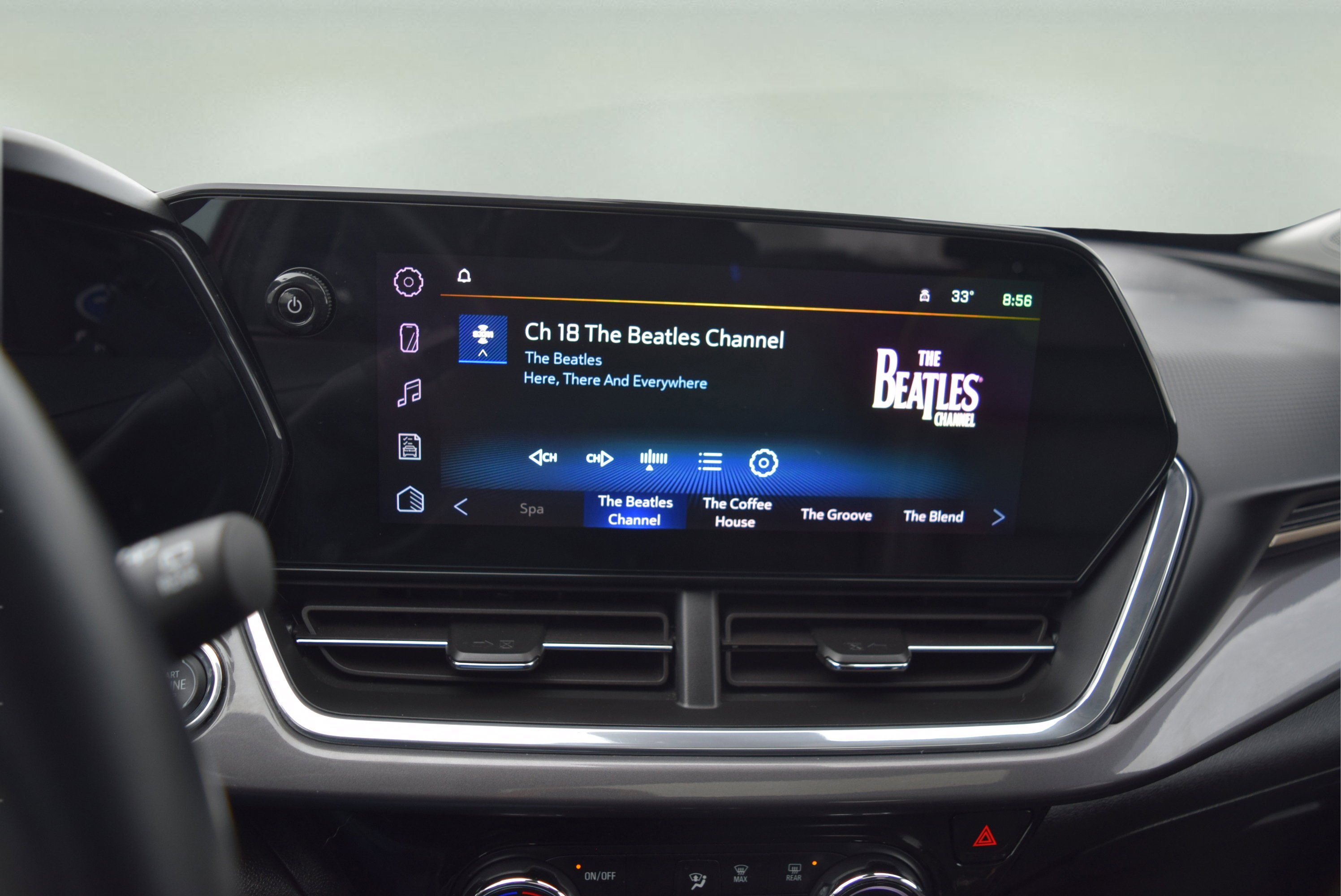 Used 2024 Chevrolet Trax ACTIV w/ Sunroof Package image 17