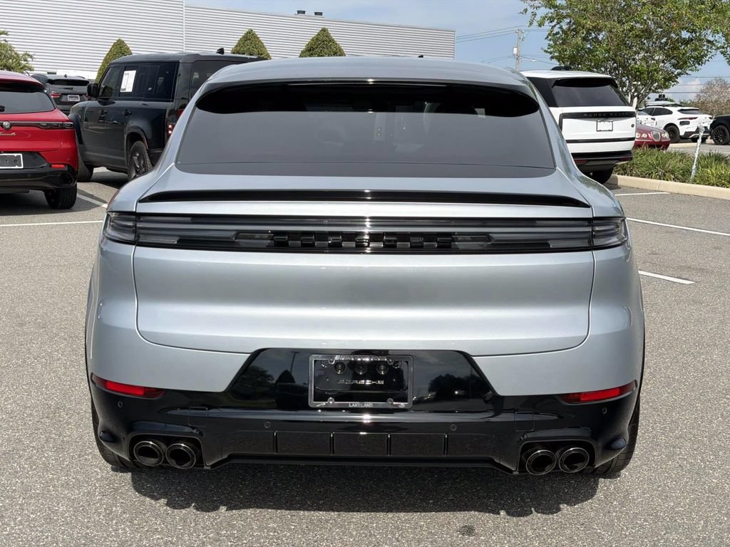 Used 2025 Porsche Cayenne GTS AWD/4WD image 4