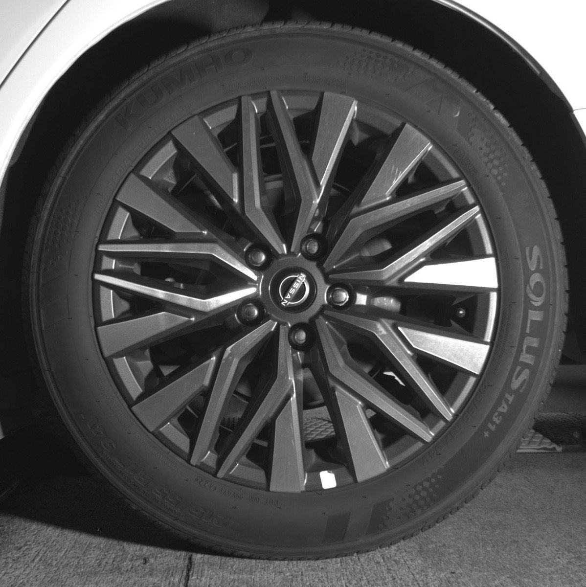 Used 2025 Nissan Altima 2.5 SV FWD image 14