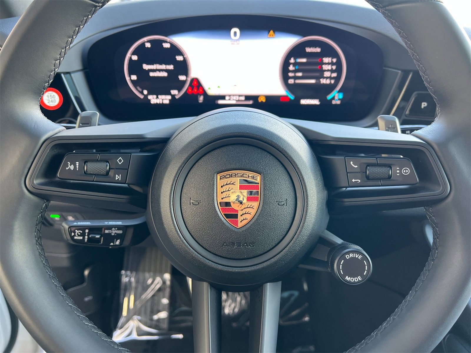 Certified 2025 Porsche Cayenne image 28