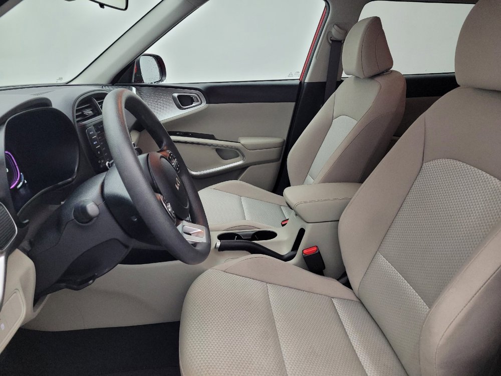 Used 2025 Kia Soul LX image 17