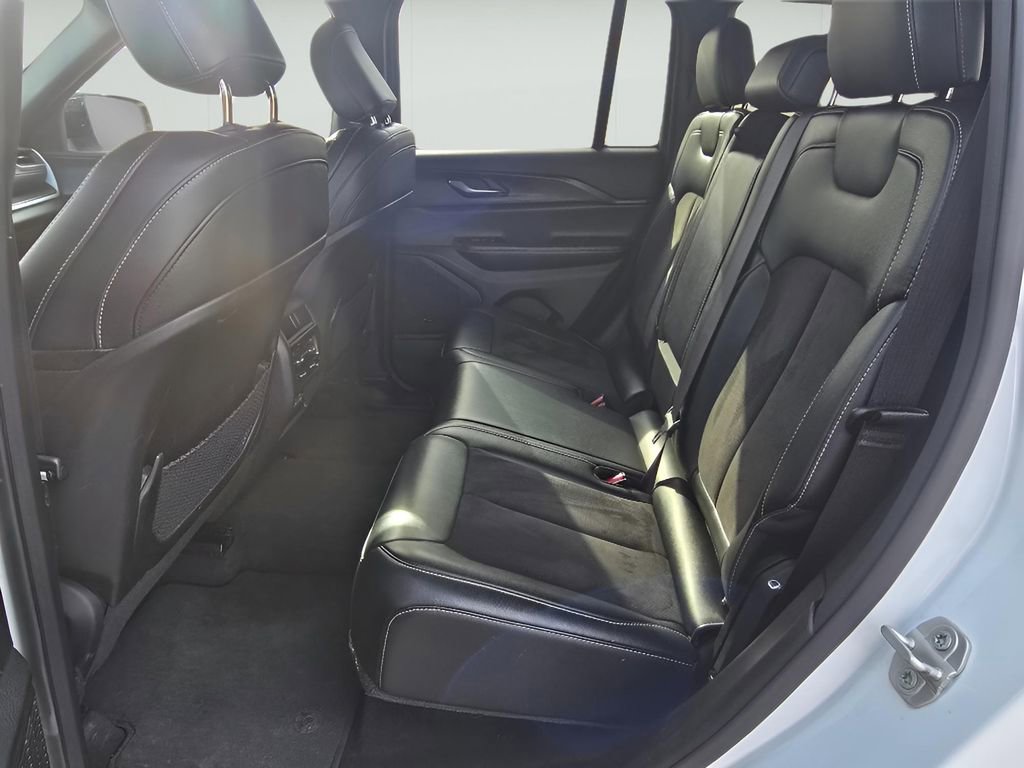 Used 2024 Jeep Grand Cherokee Altitude image 28