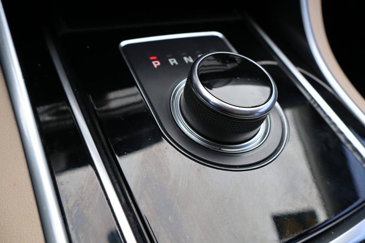 Used 2018 Jaguar XE Prestige RWD image 25
