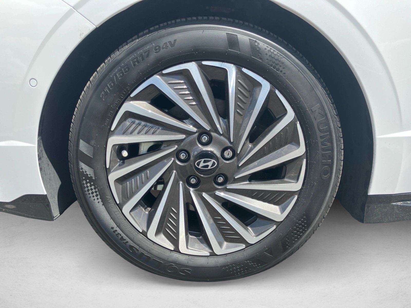 Used 2025 Hyundai Sonata Limited FWD image 9
