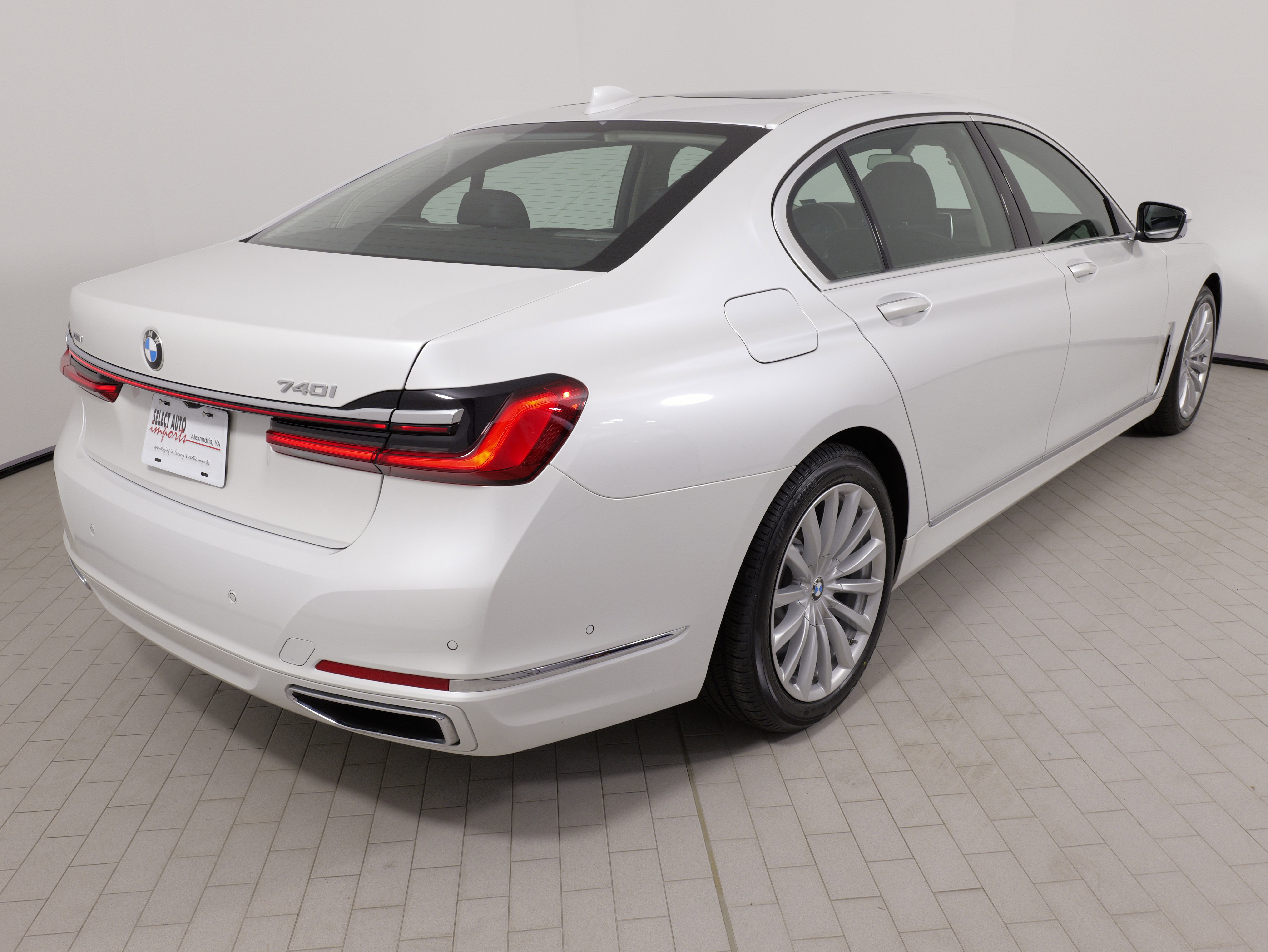 Used 2022 BMW 740i xDrive image 12