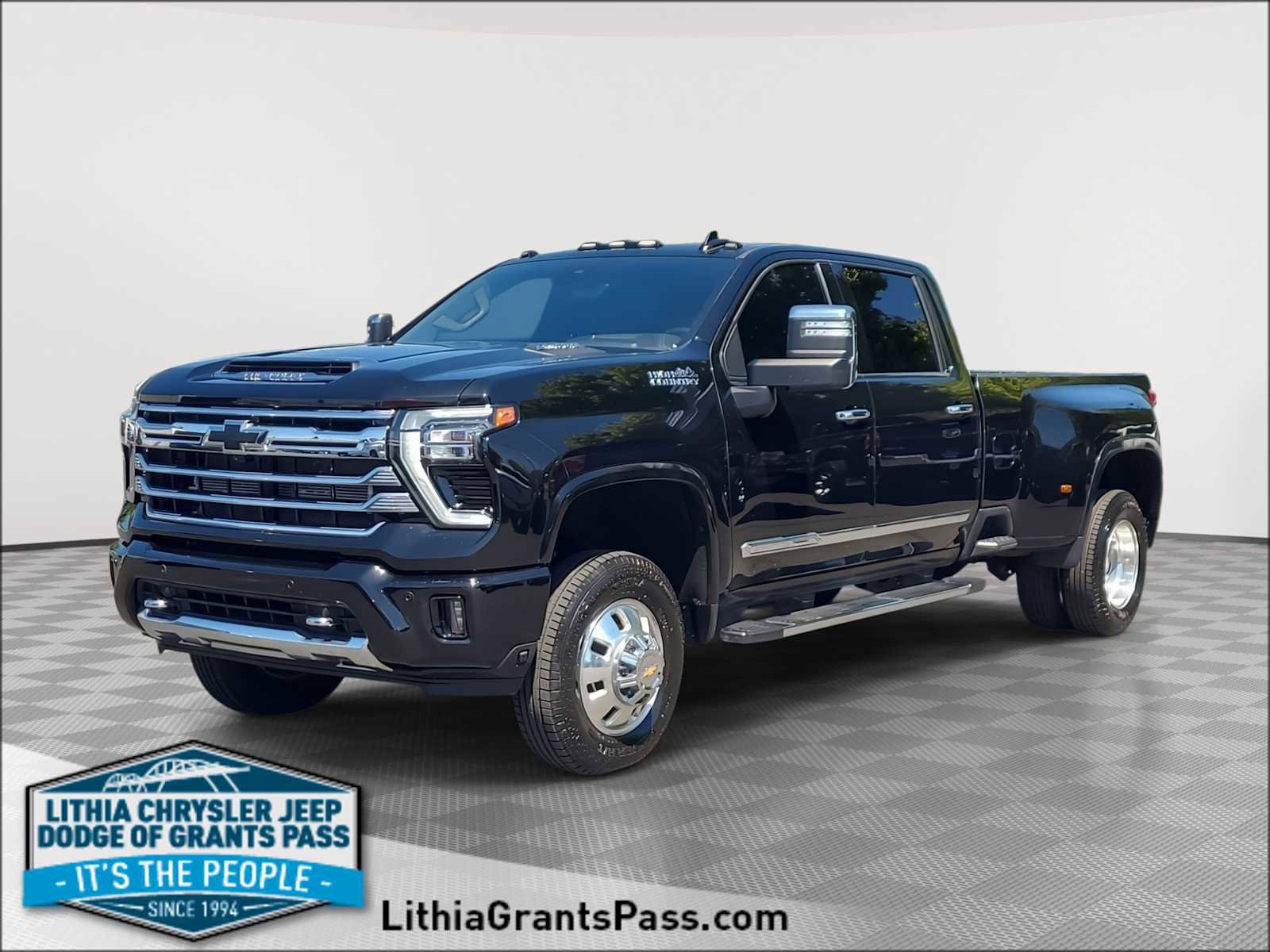 Used 2024 Chevrolet Silverado 3500 High Country w/ High Country Premium Package AWD/4WD image 1