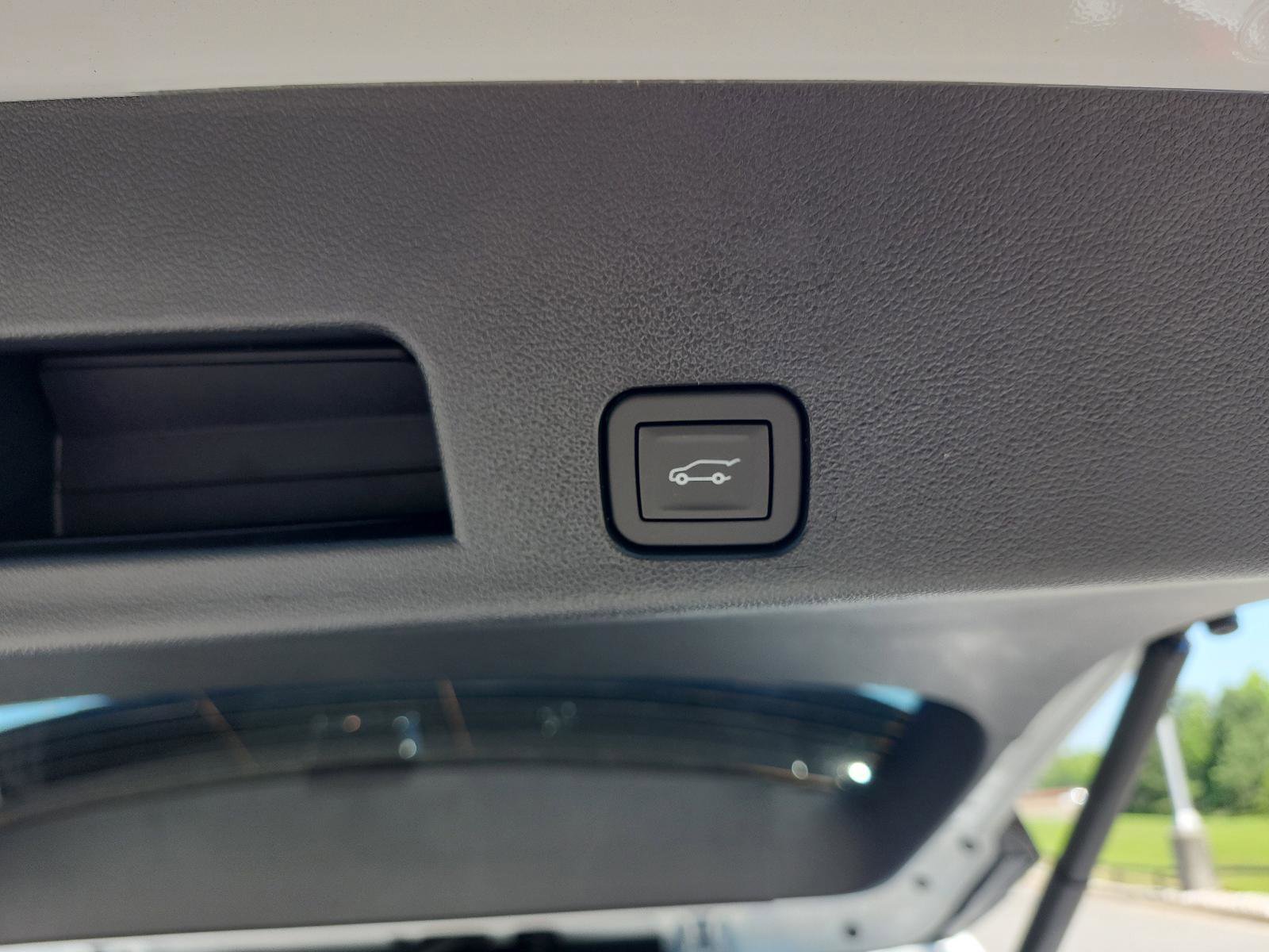 New 2026 GMC Acadia Denali Ultimate FWD image 9