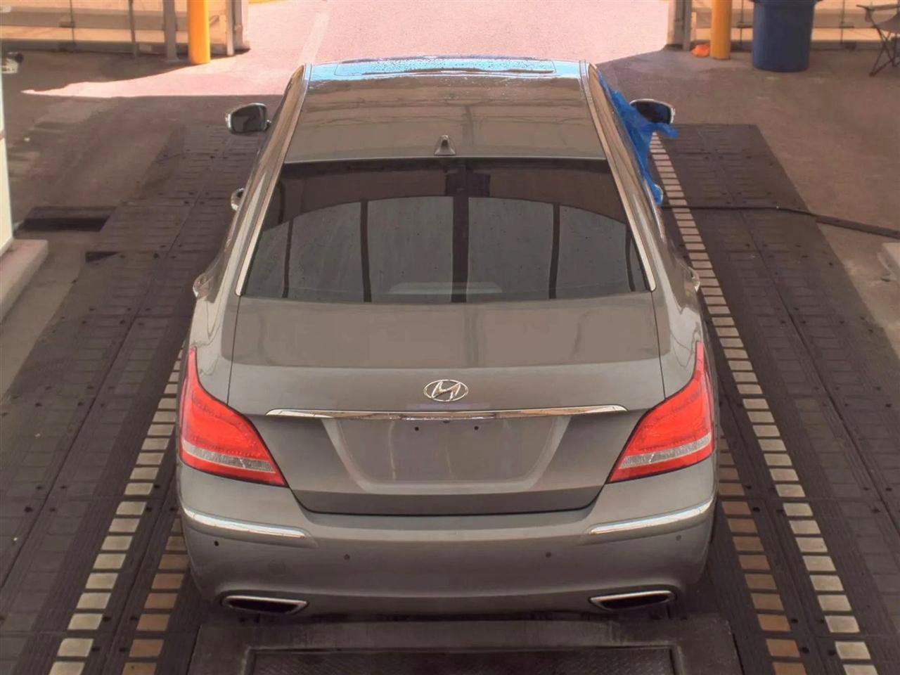 Used 2012 Hyundai Equus Signature RWD image 6