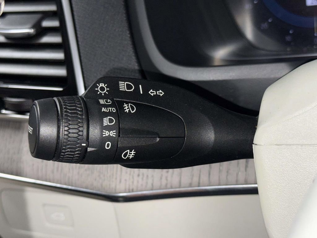 Used 2024 Volvo XC90 B6 Plus image 28