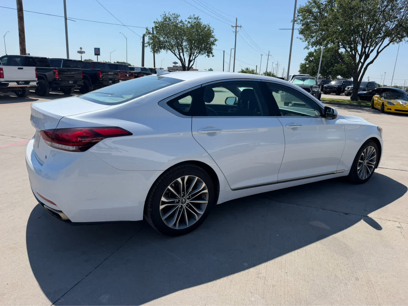 Used 2016 Hyundai Genesis 3.8 RWD image 3