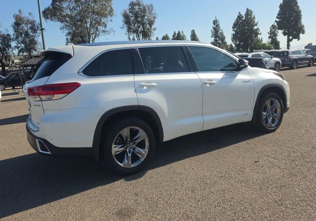 Used 2019 Toyota Highlander Limited Platinum AWD/4WD image 2