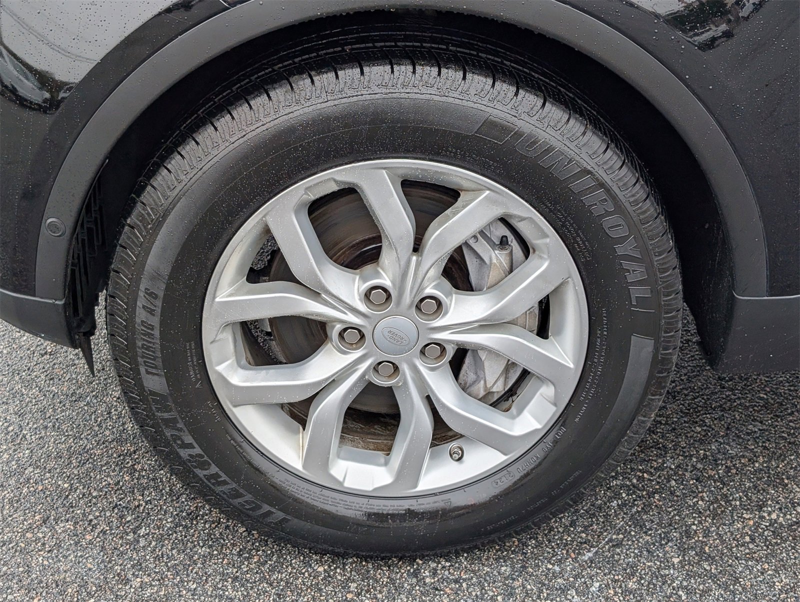 Used 2020 Land Rover Discovery SE image 13