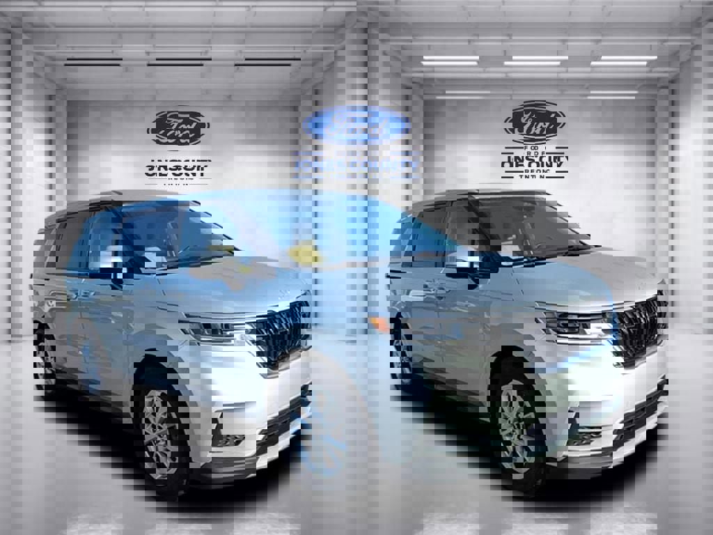 Used 2022 Kia Carnival LX image 1