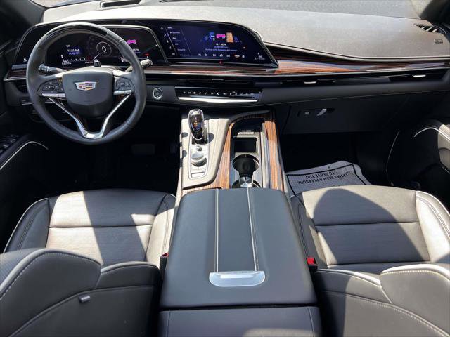 Used 2024 Cadillac Escalade ESV Premium Luxury image 17