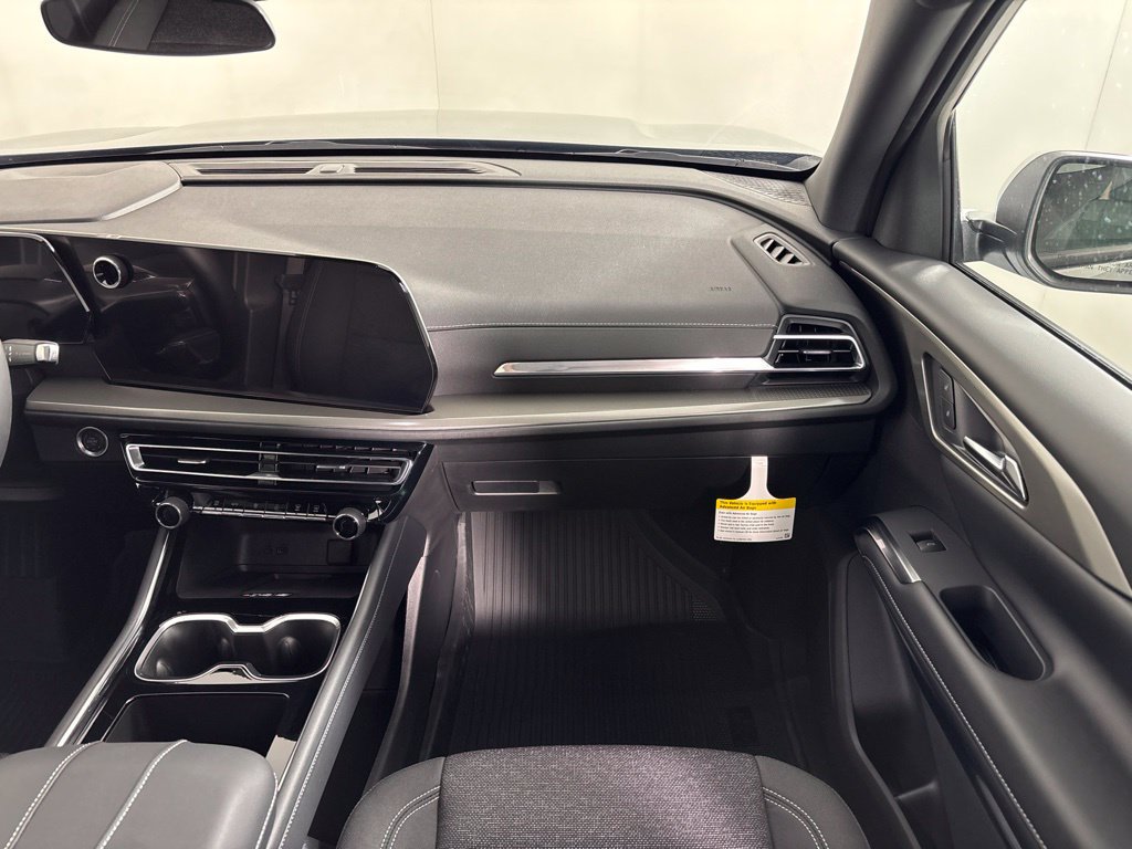 New 2027 Chevrolet Traverse LT w/ LPO, Floor Liner Package FWD image 19
