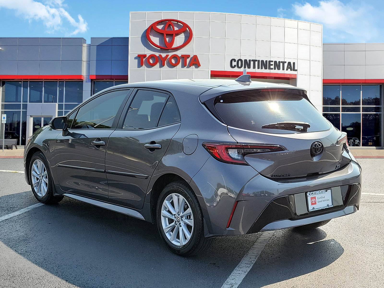 Certified 2025 Toyota Corolla SE w/ SE Package FWD image 4