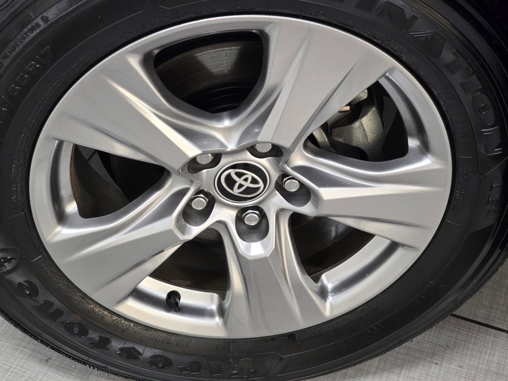 Used 2022 Toyota RAV4 XLE image 7