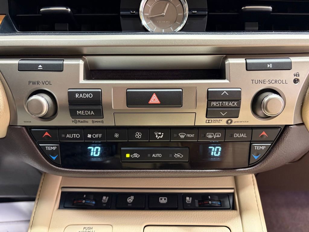 Used 2017 Lexus ES 300h w/ Luxury Package image 22