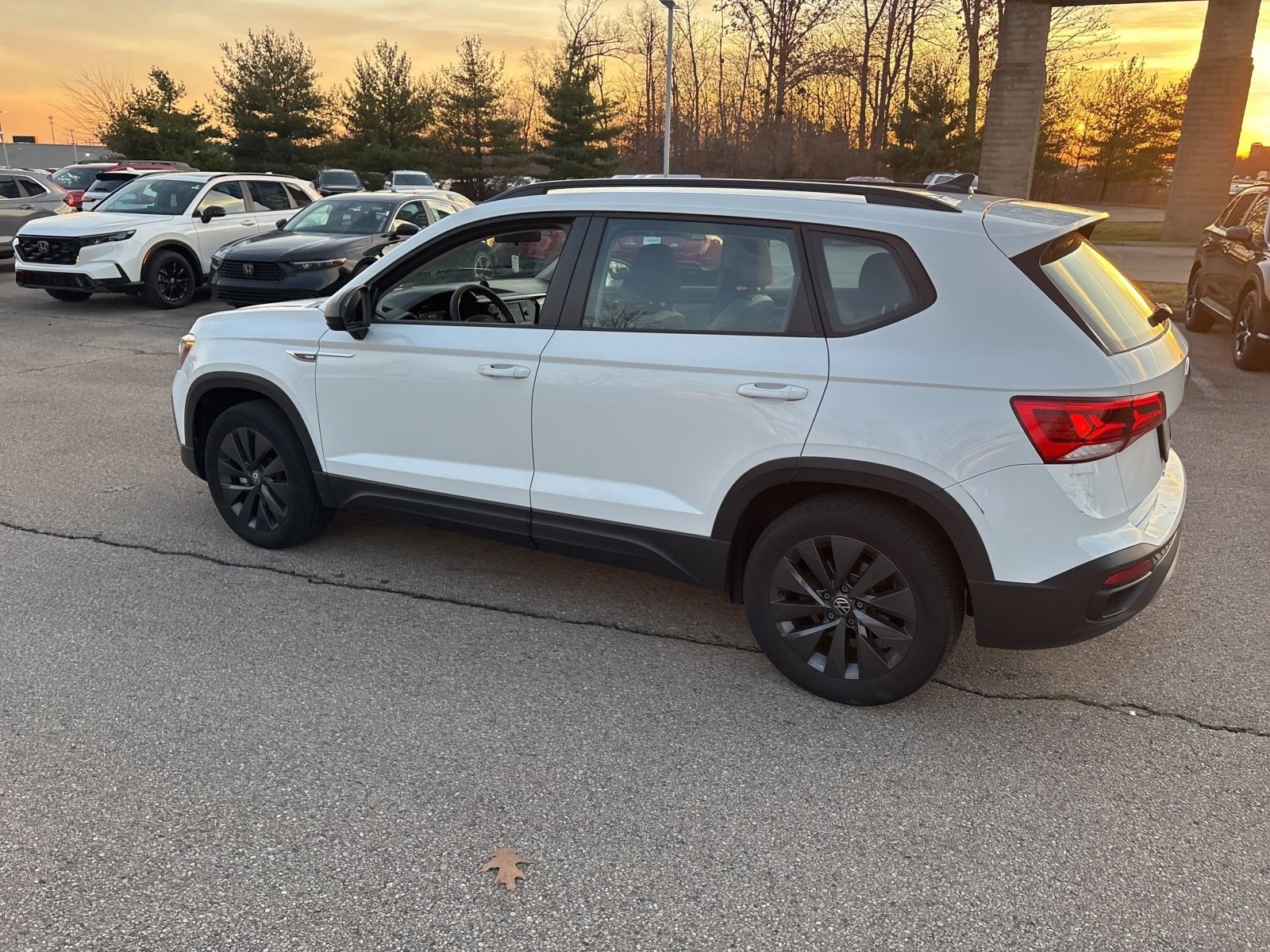 Used 2022 Volkswagen Taos S image 9