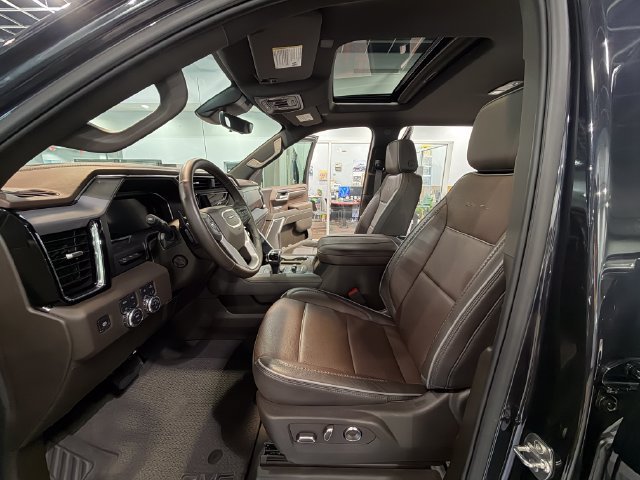 Used 2026 GMC Sierra 1500 Denali w/ Denali Reserve Package AWD/4WD image 13