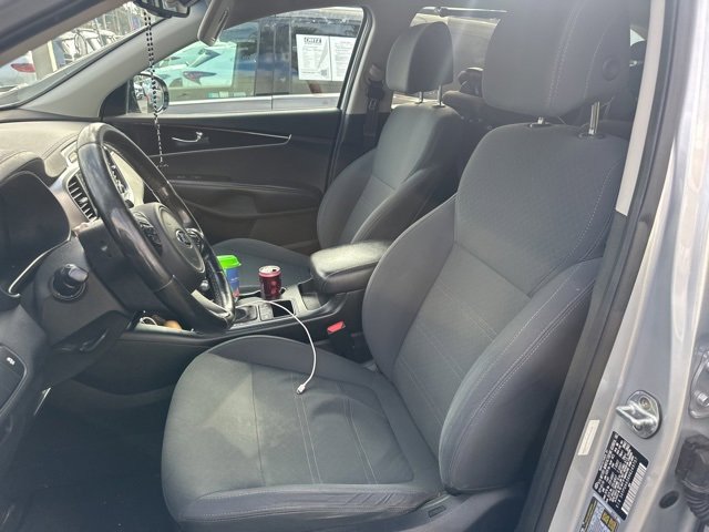 Used 2017 Kia Sorento LX w/ LX Convenience Package image 4