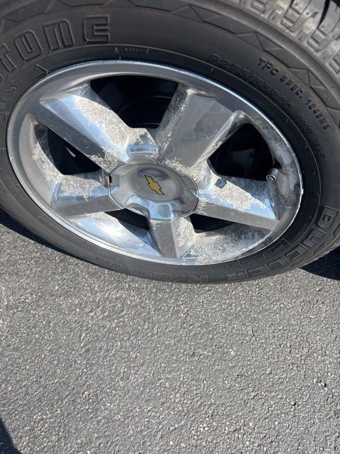 Used 2010 Chevrolet Avalanche LTZ AWD/4WD image 6