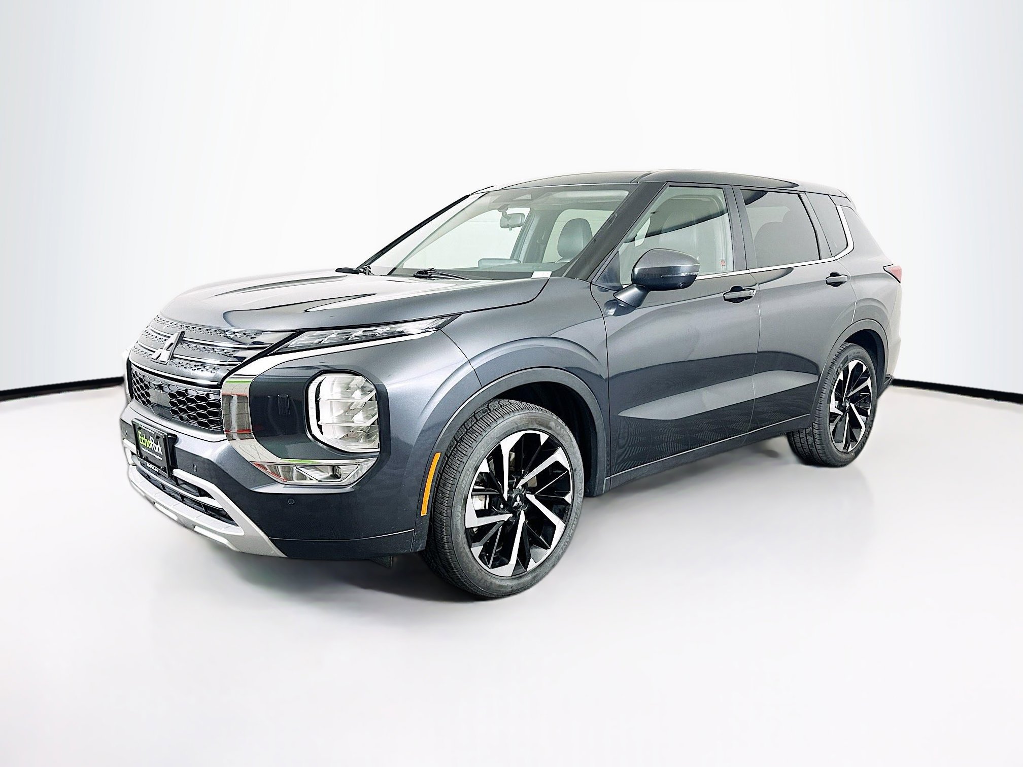 Used 2024 Mitsubishi Outlander SE image 3