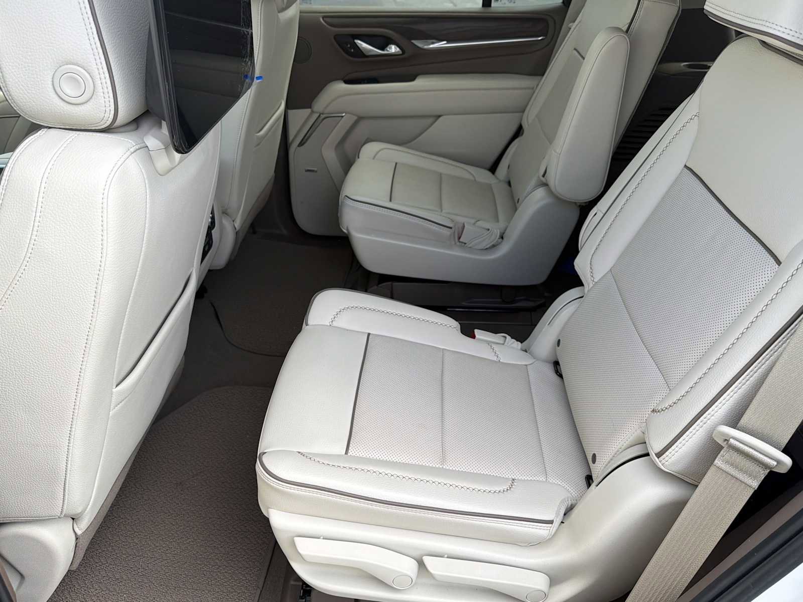 Used 2024 GMC Yukon Denali w/ Denali Reserve Package image 21
