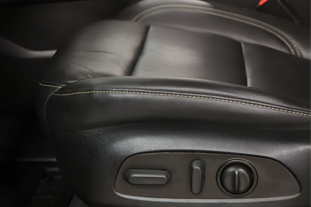 Used 2023 Chevrolet Traverse LT w/ LPO, Floor Liner Package AWD/4WD image 19