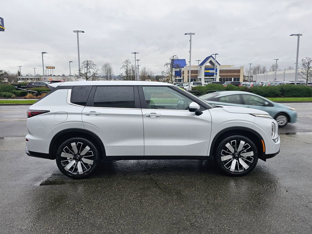 New 2026 Mitsubishi Outlander SE image 4