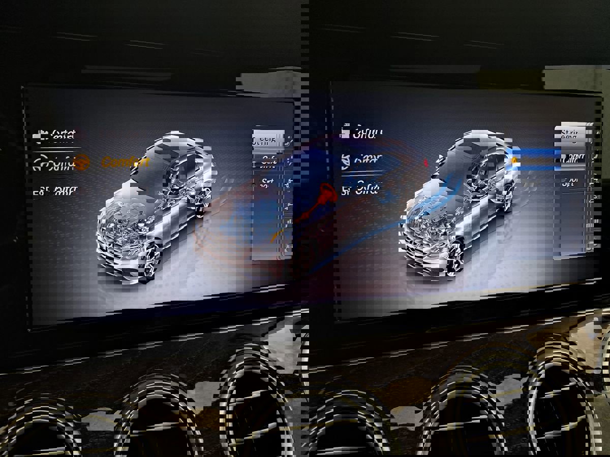 Used 2018 Mercedes-Benz E 400 4MATIC Sedan image 31