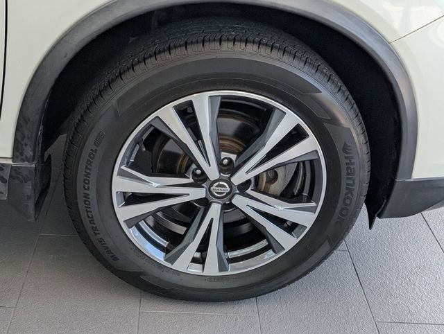 Used 2019 Nissan Rogue SV w/ Premium Package FWD image 17