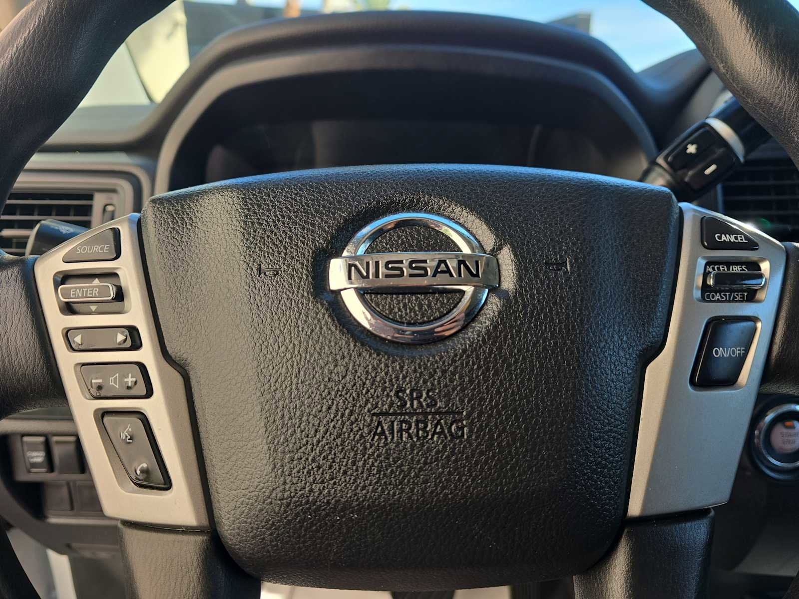 Used 2022 Nissan Titan S image 19