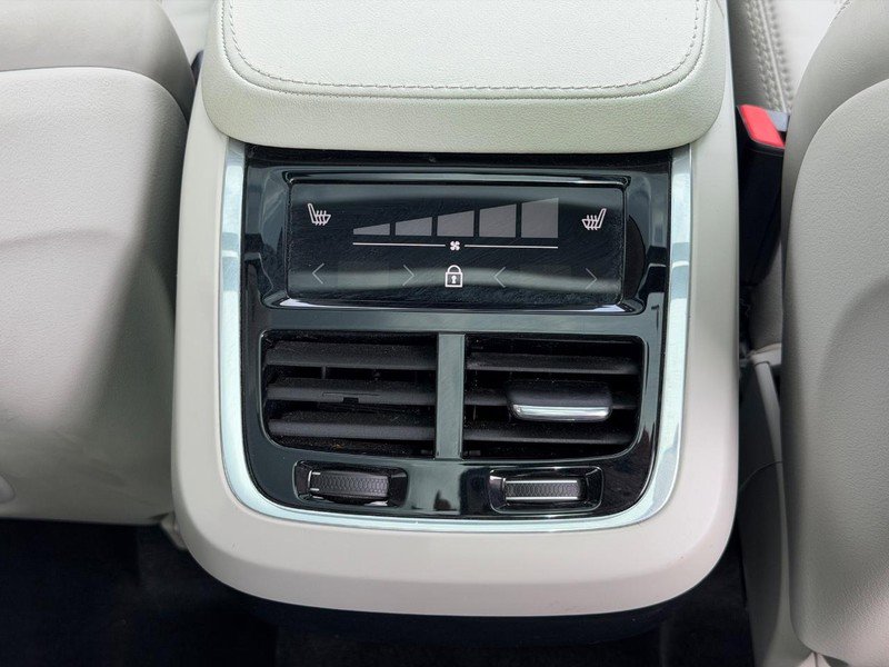 Used 2023 Volvo XC90 B6 Ultimate w/ Protection Package Premier image 16