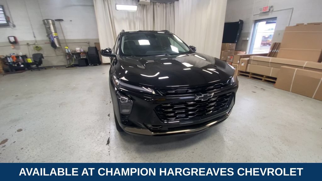 Used 2025 Chevrolet Trax ACTIV w/ Driver Confidence Package FWD image 3