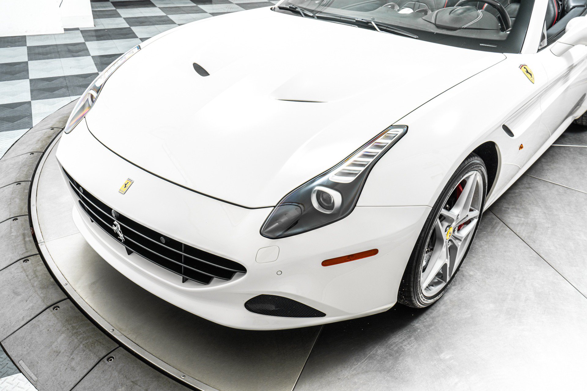 Used 2016 Ferrari California T RWD image 35