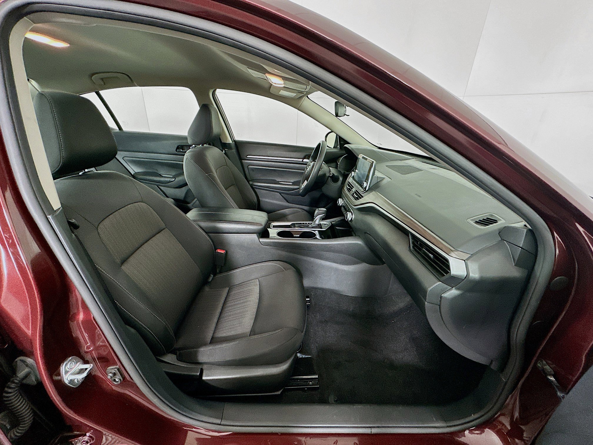 Used 2024 Nissan Altima 2.5 SV image 28