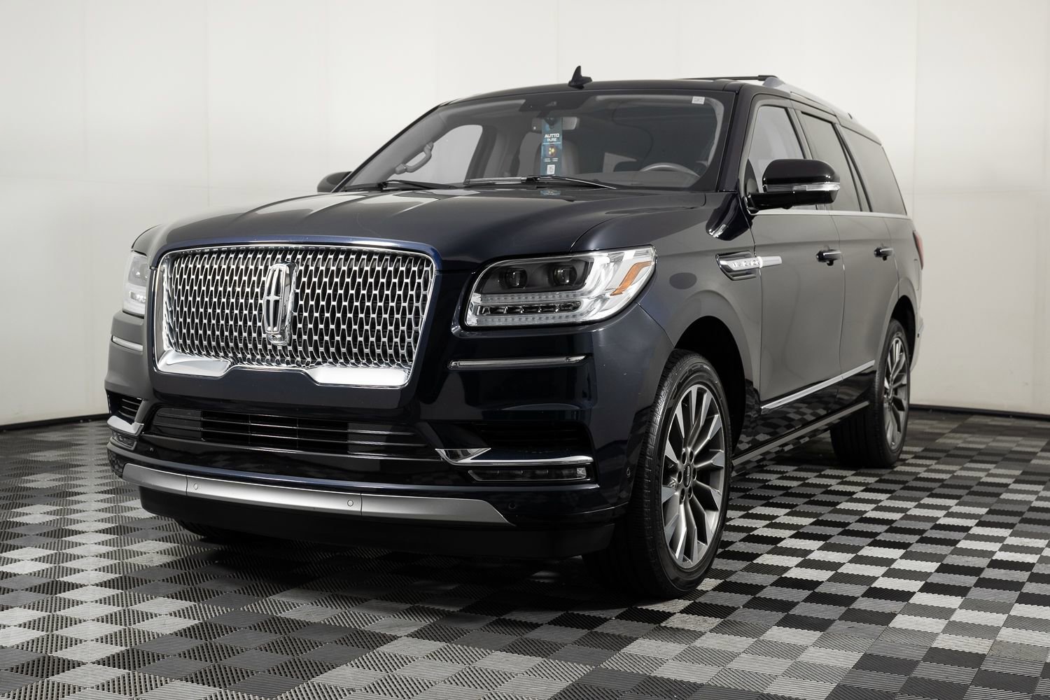 Used 2021 Lincoln Navigator Reserve w/ Cargo Convenience Package image 2