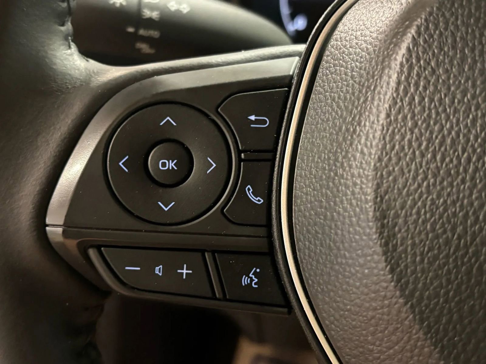 Used 2024 Toyota Corolla Cross LE image 45